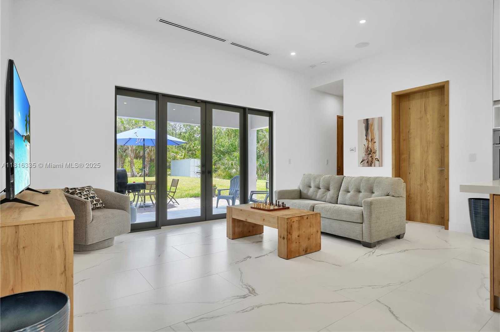 Small Image of 1902 DELLA DR, Naples Number 50