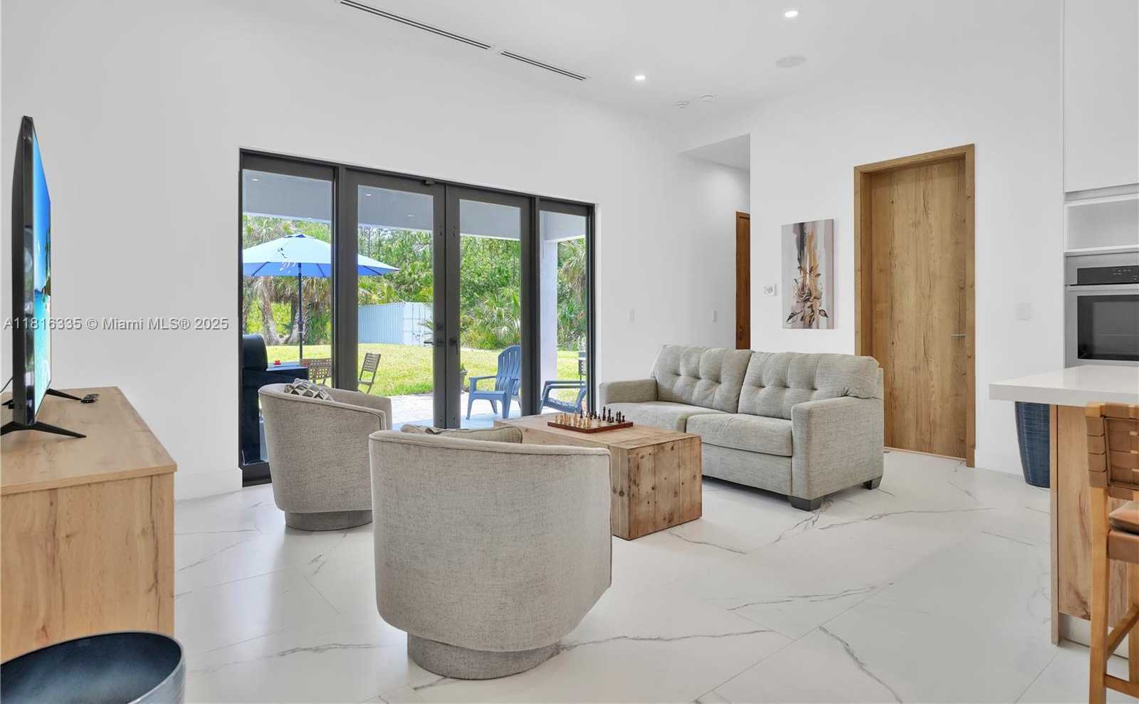 Small Image of 1902 DELLA DR, Naples Number 51