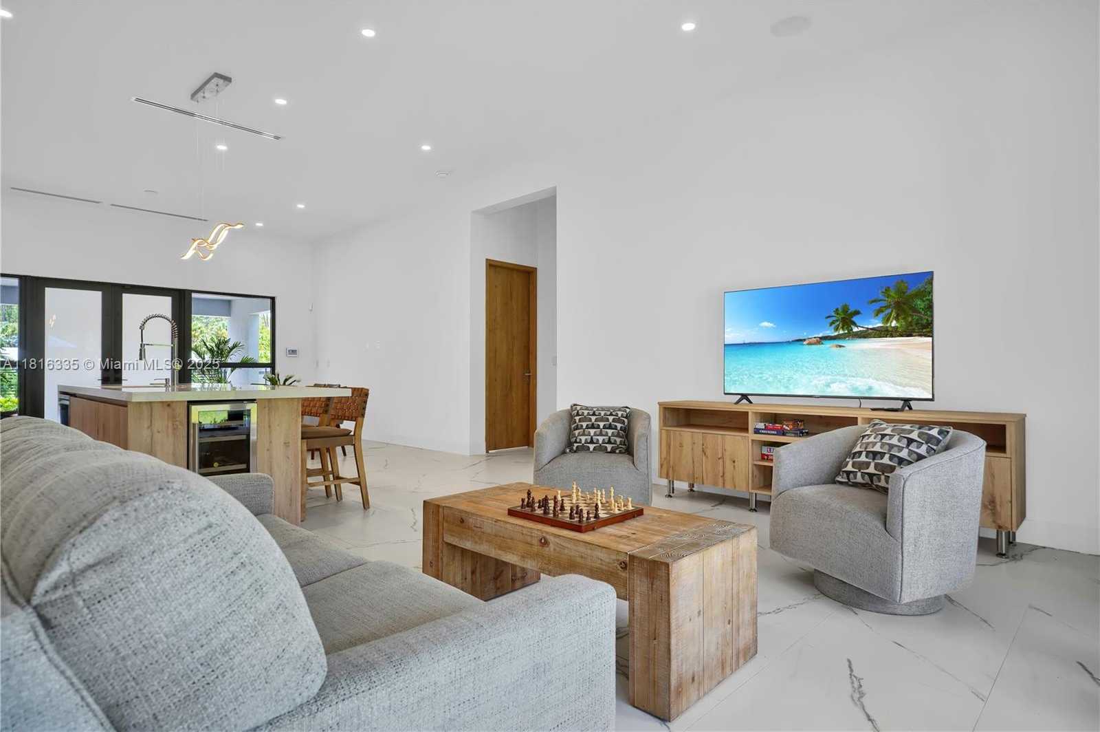 Small Image of 1902 DELLA DR, Naples Number 53