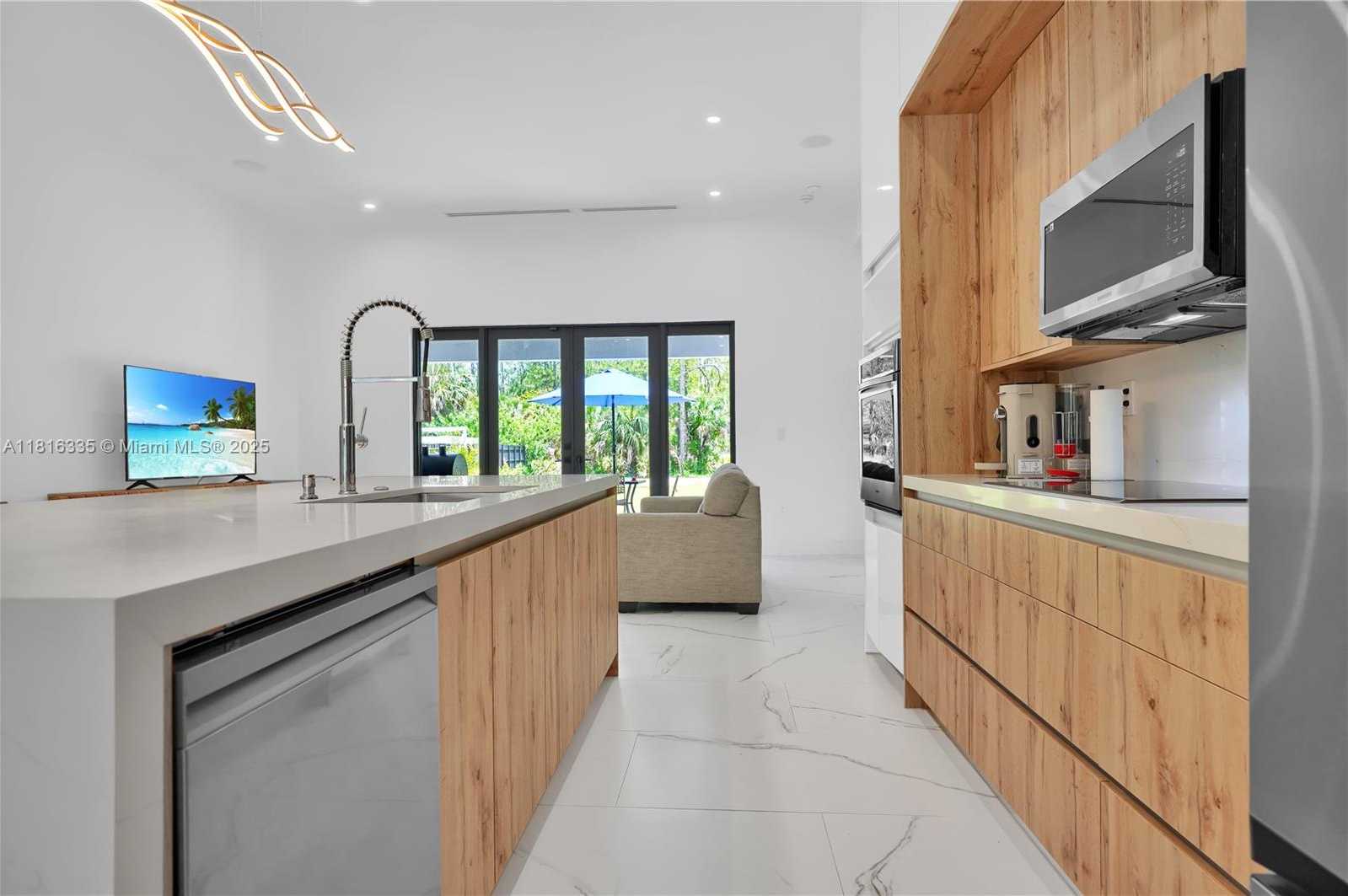 Small Image of 1902 DELLA DR, Naples Number 54