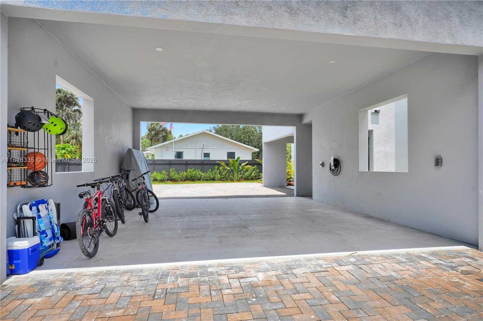 Small Image of 1902 DELLA DR, Naples Number 55