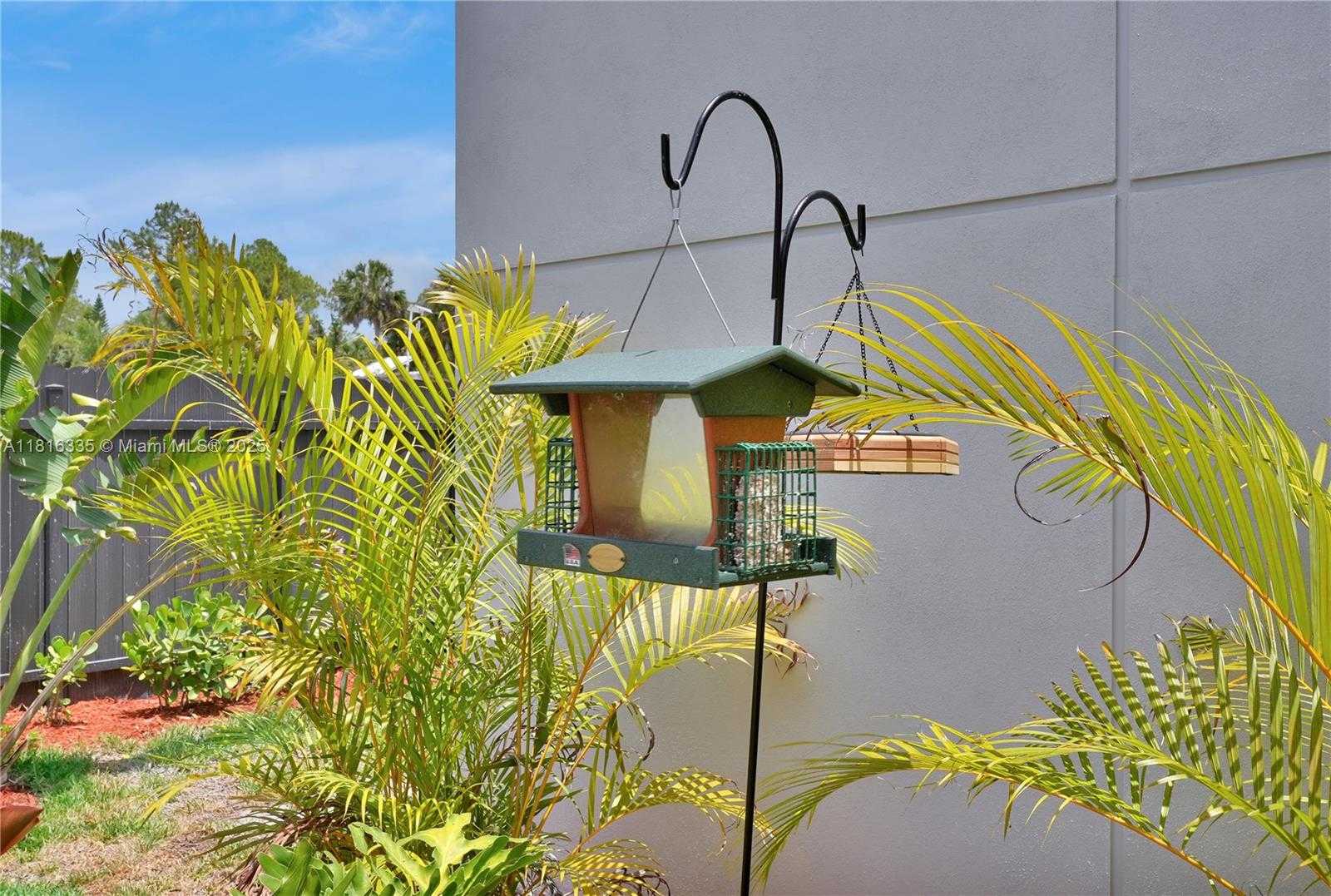 Small Image of 1902 DELLA DR, Naples Number 58