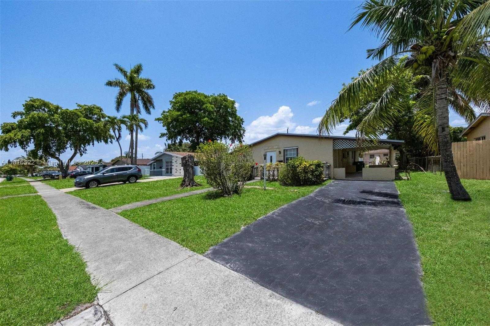 Small Image of 2130 ACAPULCO DR, Miramar Number 2