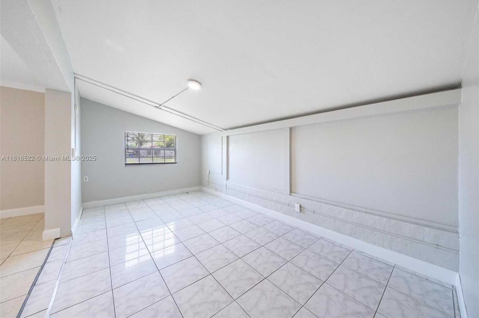 Small Image of 2130 ACAPULCO DR, Miramar Number 23