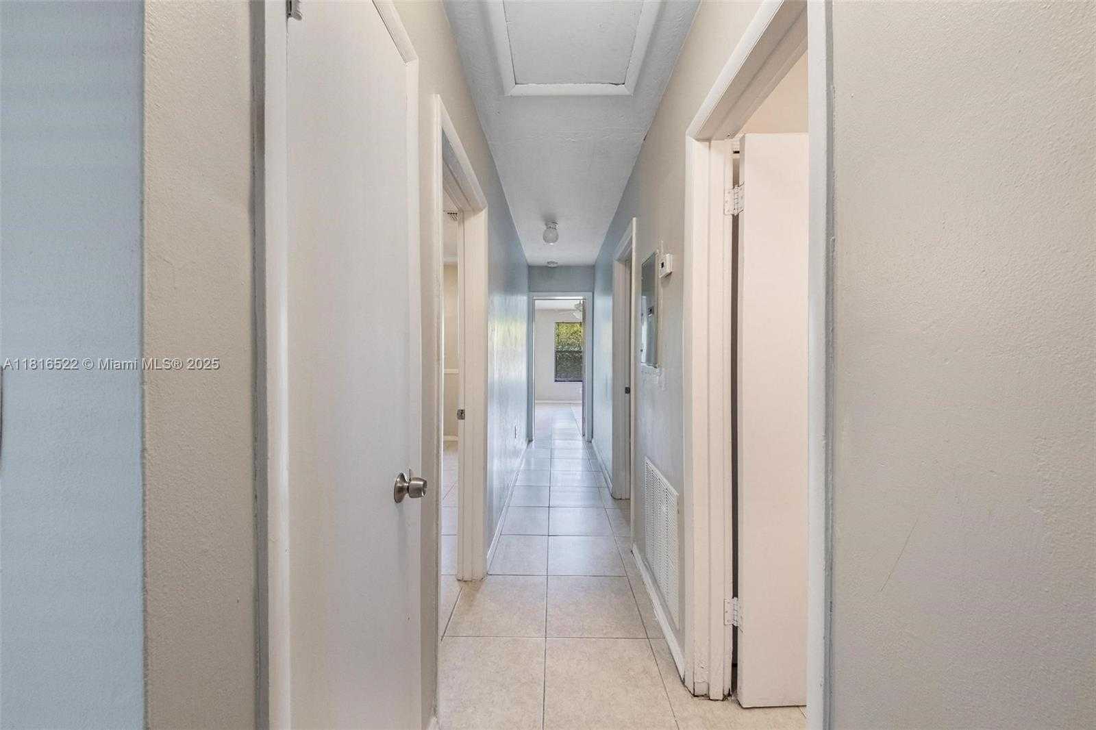 Small Image of 2130 ACAPULCO DR, Miramar Number 24