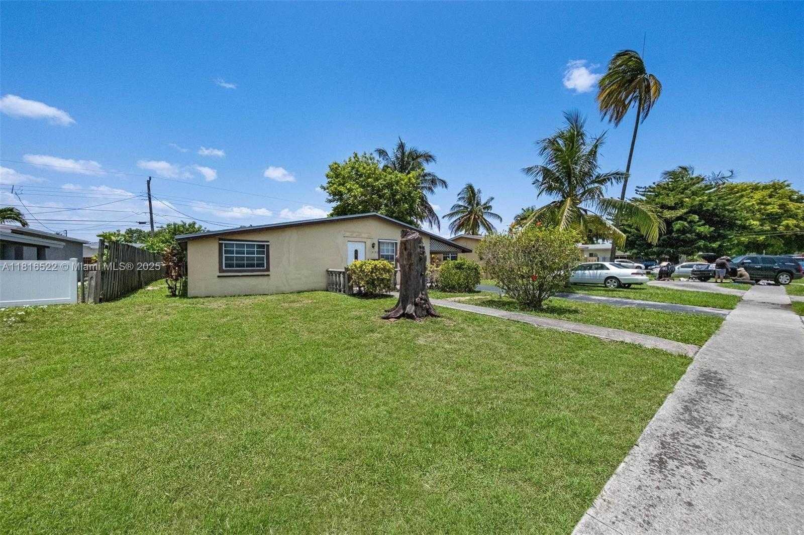 Small Image of 2130 ACAPULCO DR, Miramar Number 3