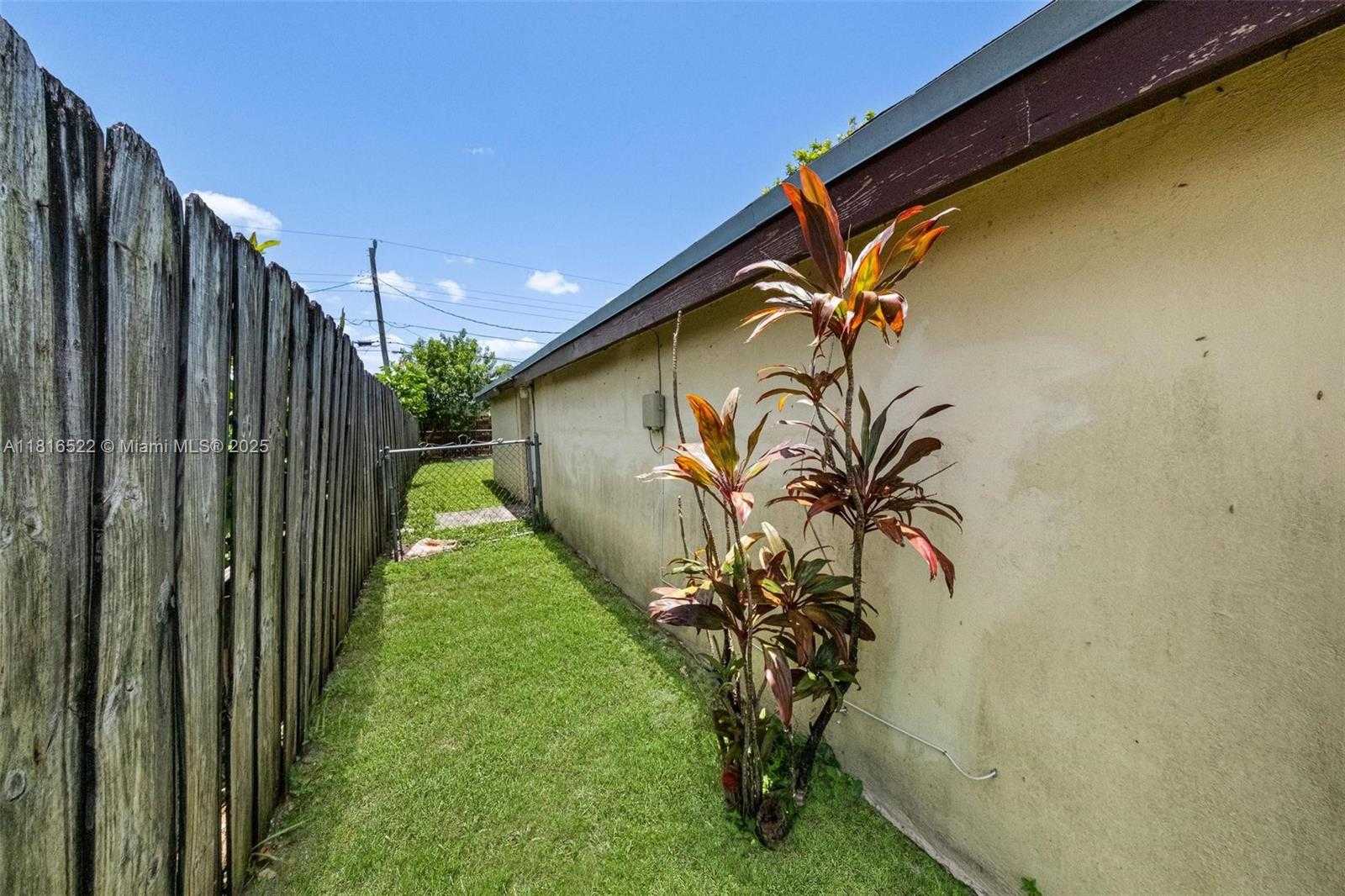 Small Image of 2130 ACAPULCO DR, Miramar Number 35