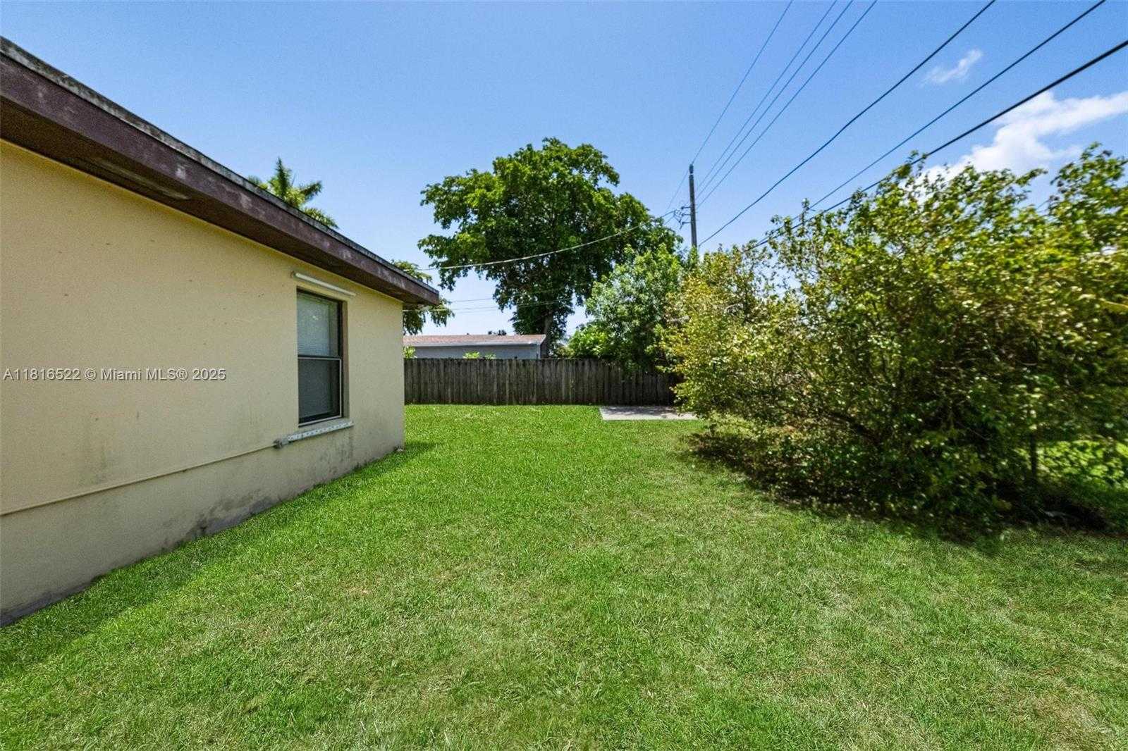 Small Image of 2130 ACAPULCO DR, Miramar Number 37