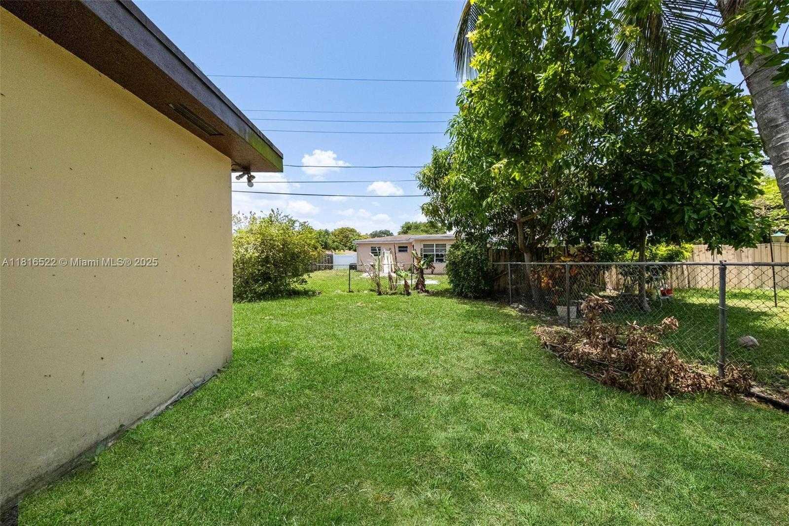 Small Image of 2130 ACAPULCO DR, Miramar Number 39