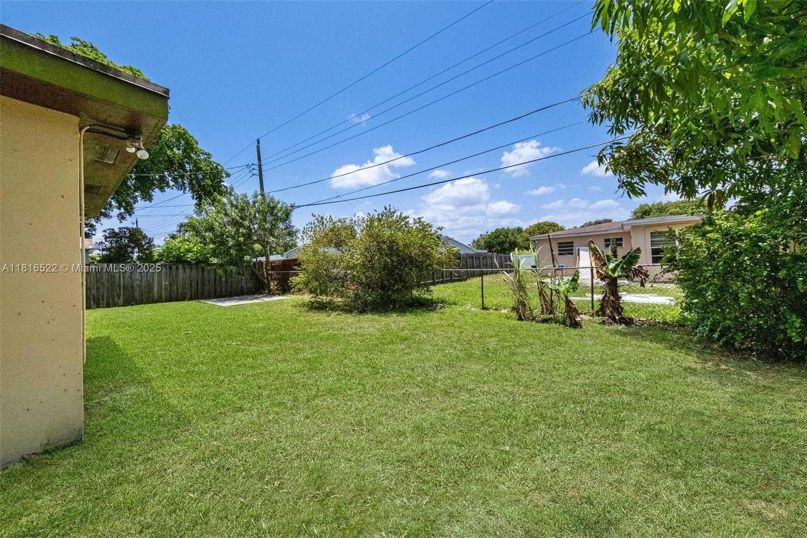 Small Image of 2130 ACAPULCO DR, Miramar Number 40