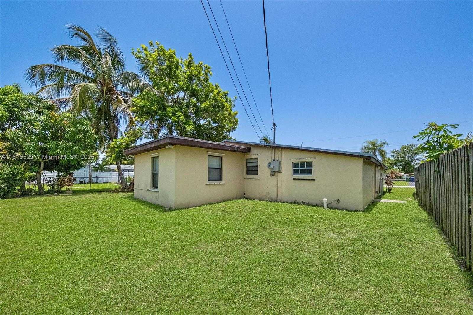 Small Image of 2130 ACAPULCO DR, Miramar Number 41