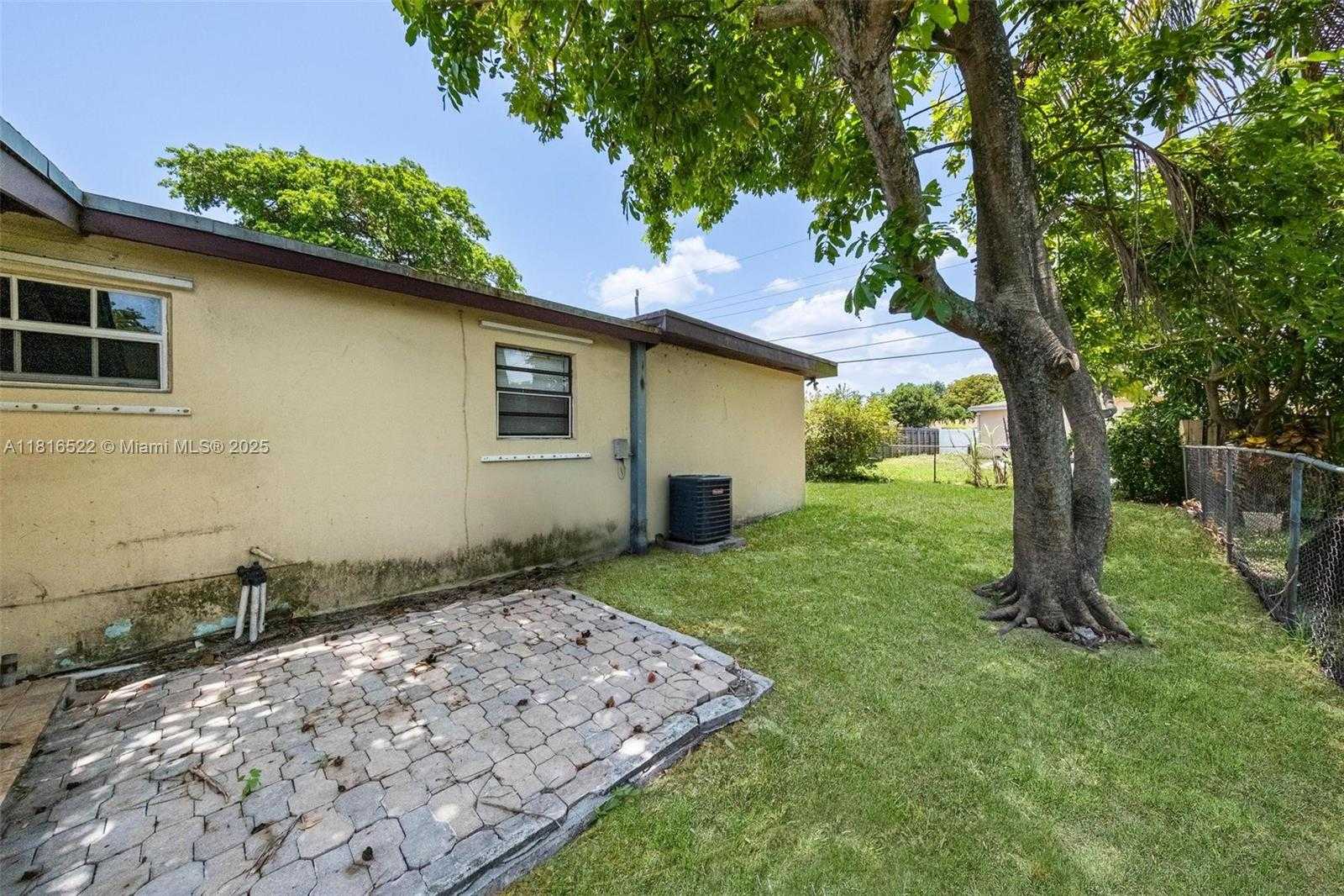 Small Image of 2130 ACAPULCO DR, Miramar Number 44