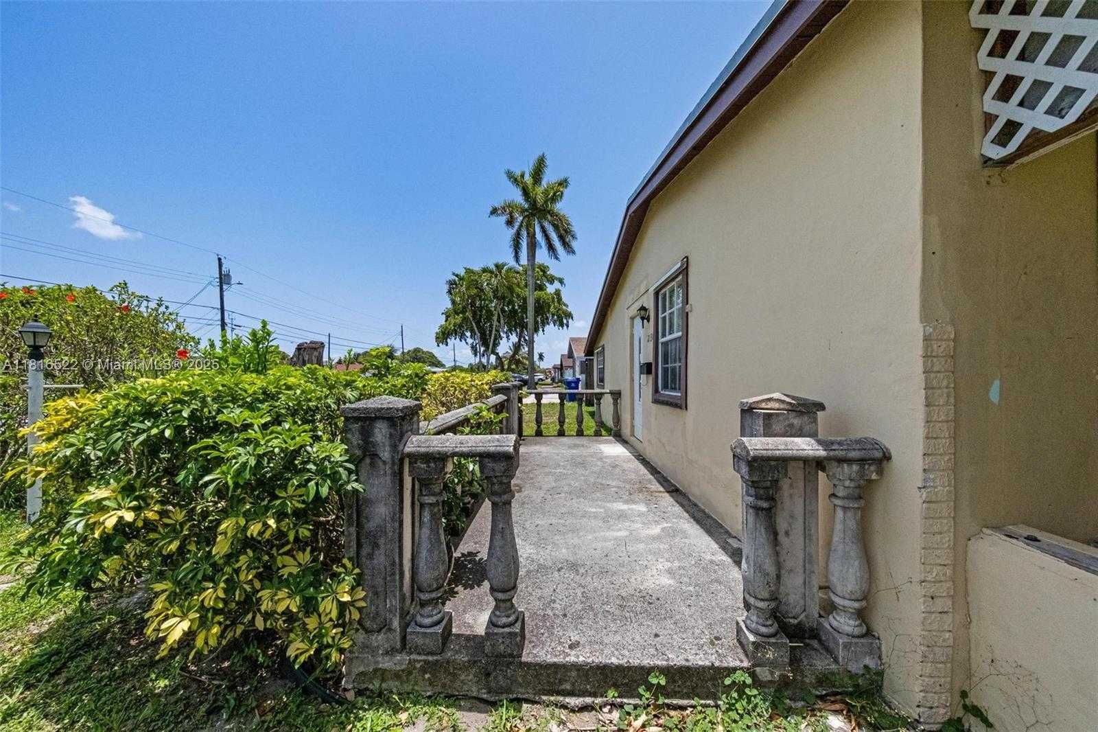 Small Image of 2130 ACAPULCO DR, Miramar Number 7