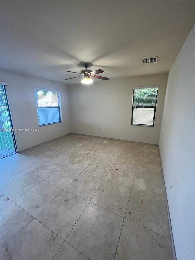 Small Image of 3385 WEST 86TH TER, Hialeah Number 12