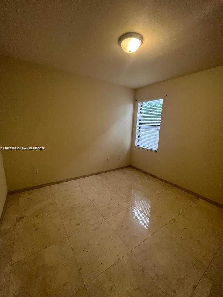 Small Image of 3385 WEST 86TH TER, Hialeah Number 14