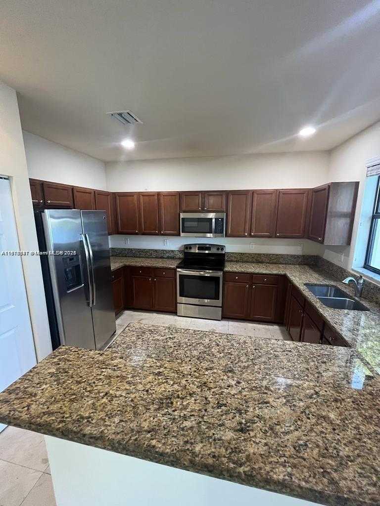 Small Image of 3385 WEST 86TH TER, Hialeah Number 17