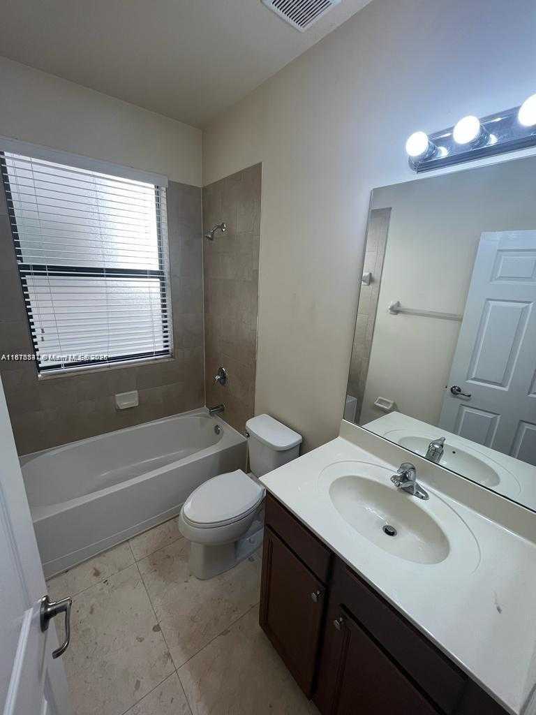 Small Image of 3385 WEST 86TH TER, Hialeah Number 5