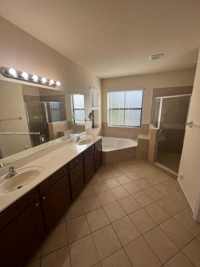 Small Image of 3385 WEST 86TH TER, Hialeah Number 6