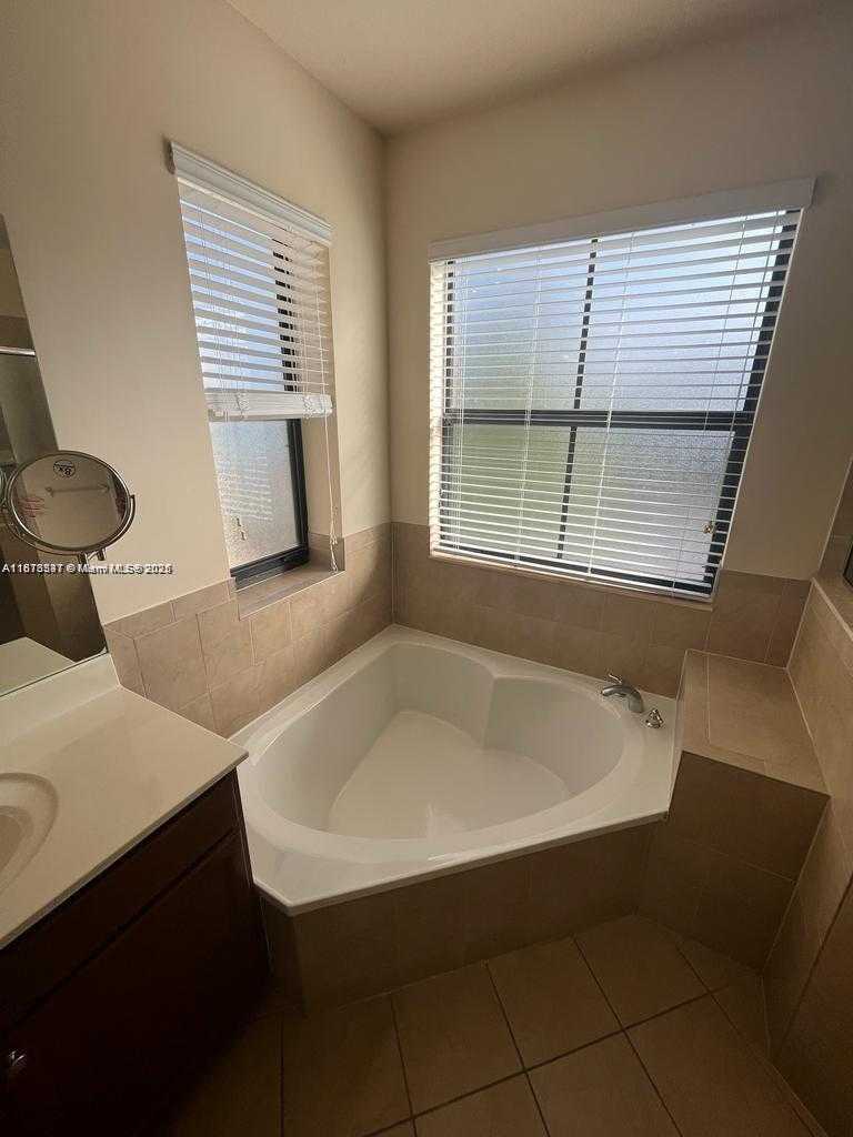 Small Image of 3385 WEST 86TH TER, Hialeah Number 7