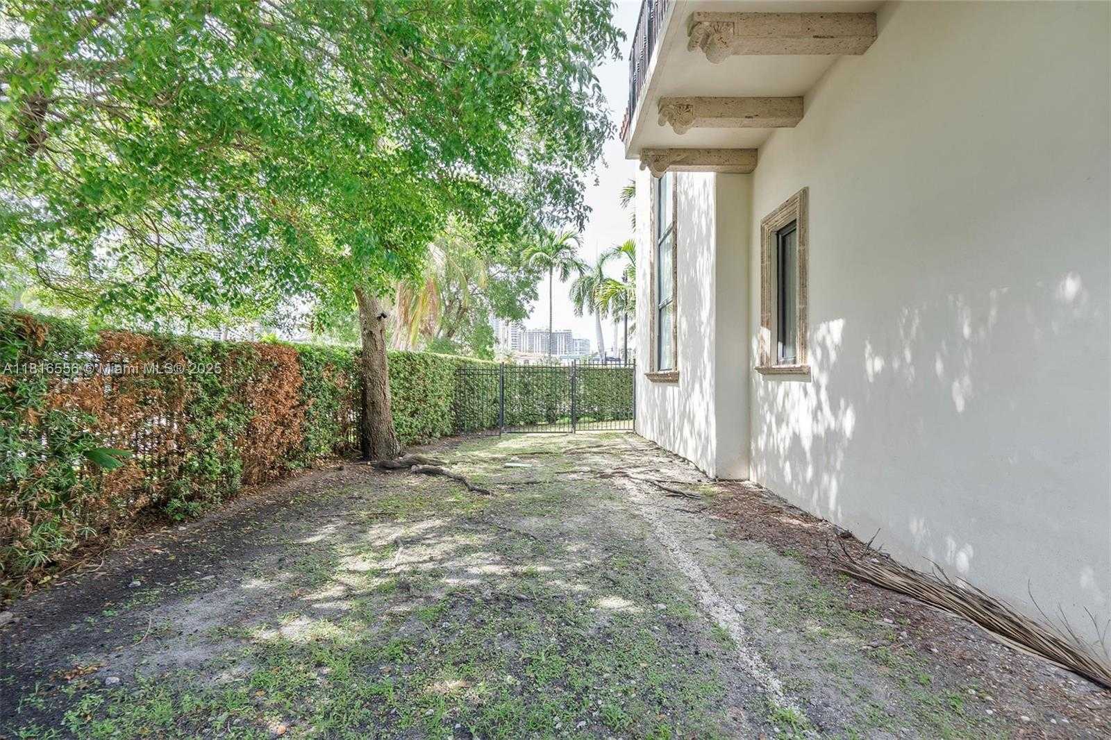 Small Image of 18825 NORTH BAY RD, Sunny Isles Beach Number 10