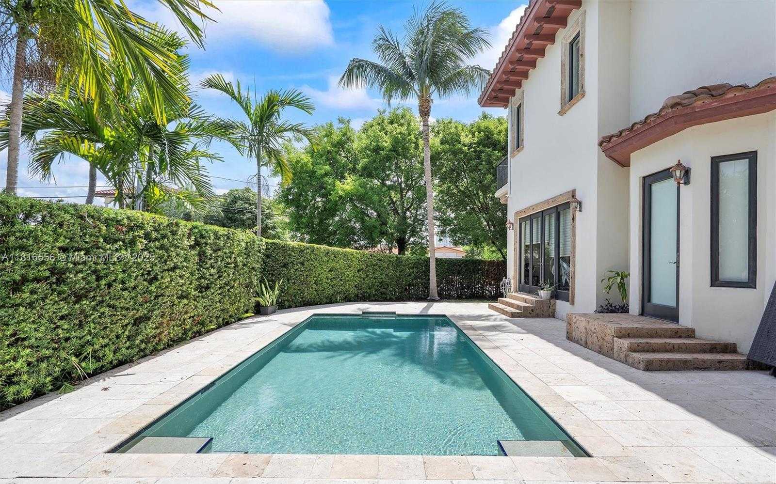 Small Image of 18825 NORTH BAY RD, Sunny Isles Beach Number 12