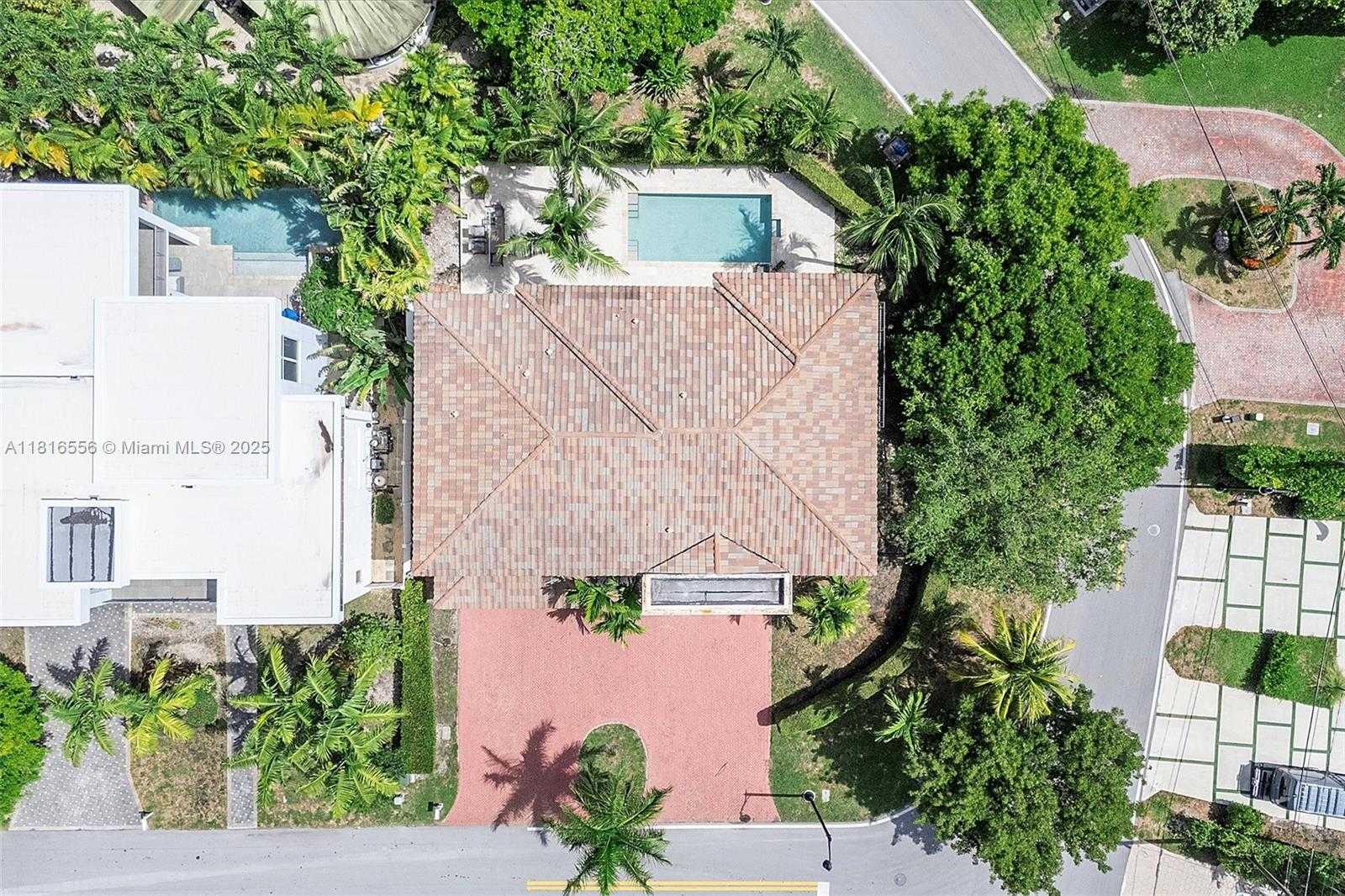 Small Image of 18825 NORTH BAY RD, Sunny Isles Beach Number 15