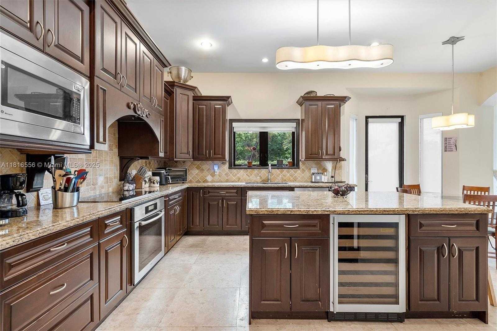 Small Image of 18825 NORTH BAY RD, Sunny Isles Beach Number 29