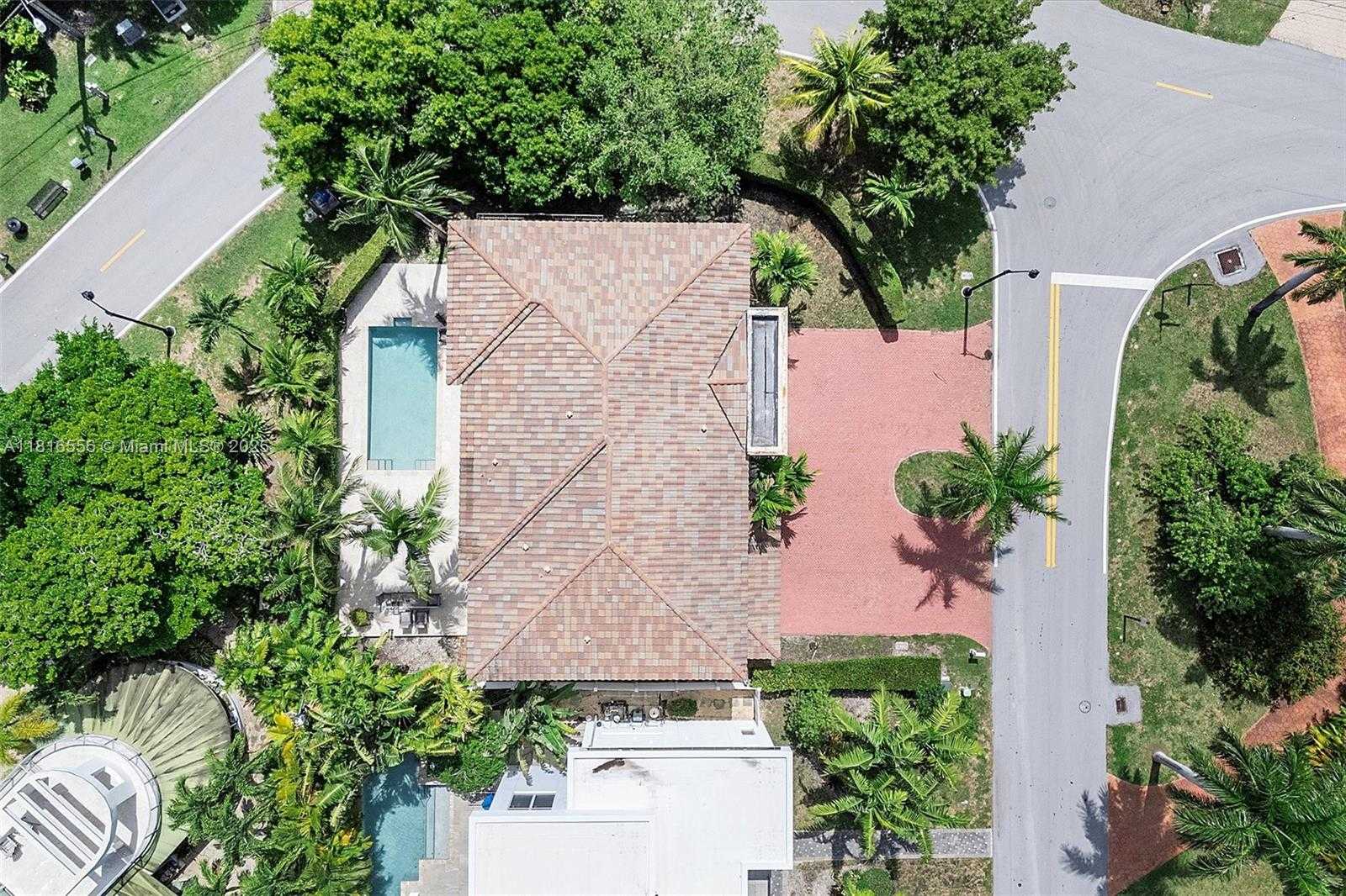 Small Image of 18825 NORTH BAY RD, Sunny Isles Beach Number 3