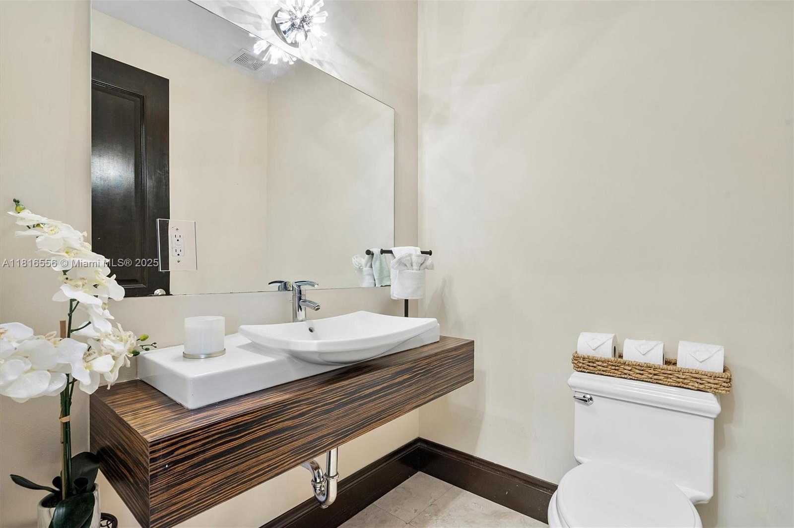 Small Image of 18825 NORTH BAY RD, Sunny Isles Beach Number 32
