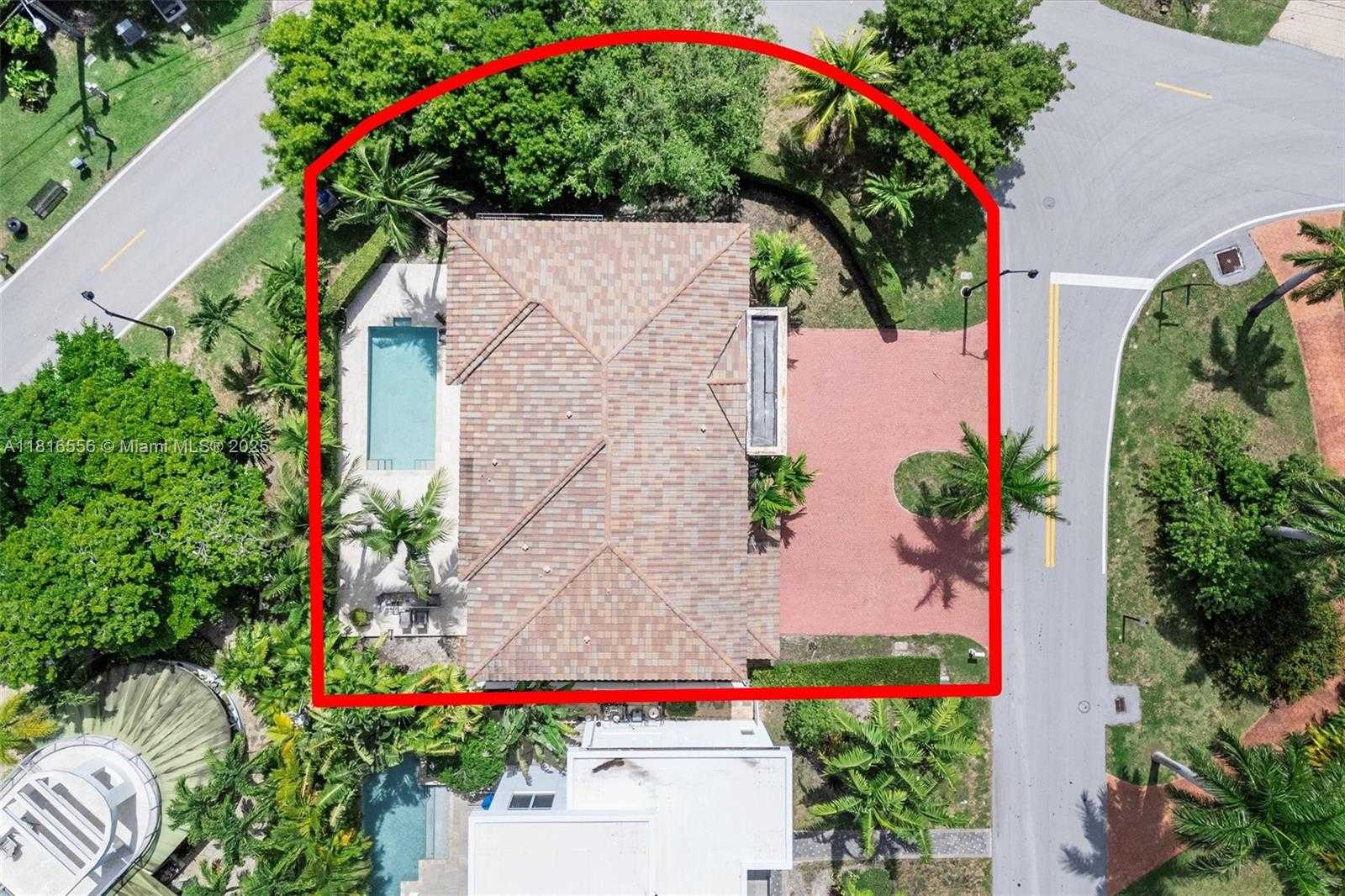 Small Image of 18825 NORTH BAY RD, Sunny Isles Beach Number 4