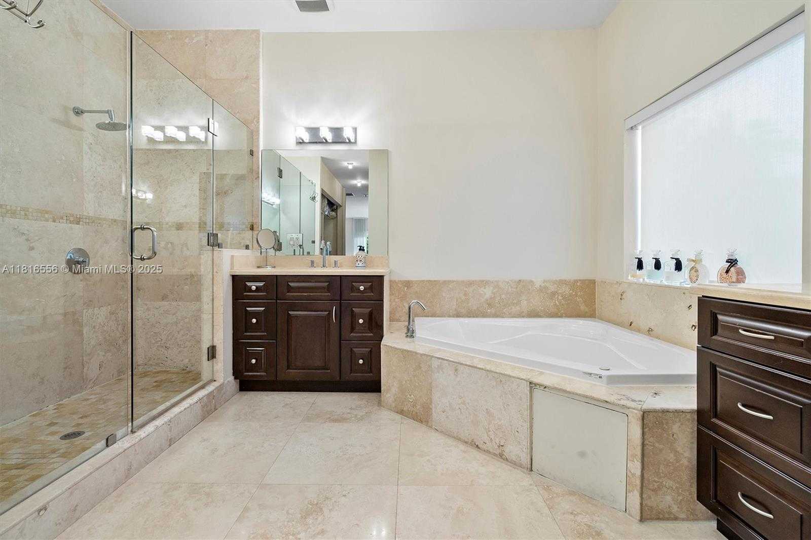 Small Image of 18825 NORTH BAY RD, Sunny Isles Beach Number 44