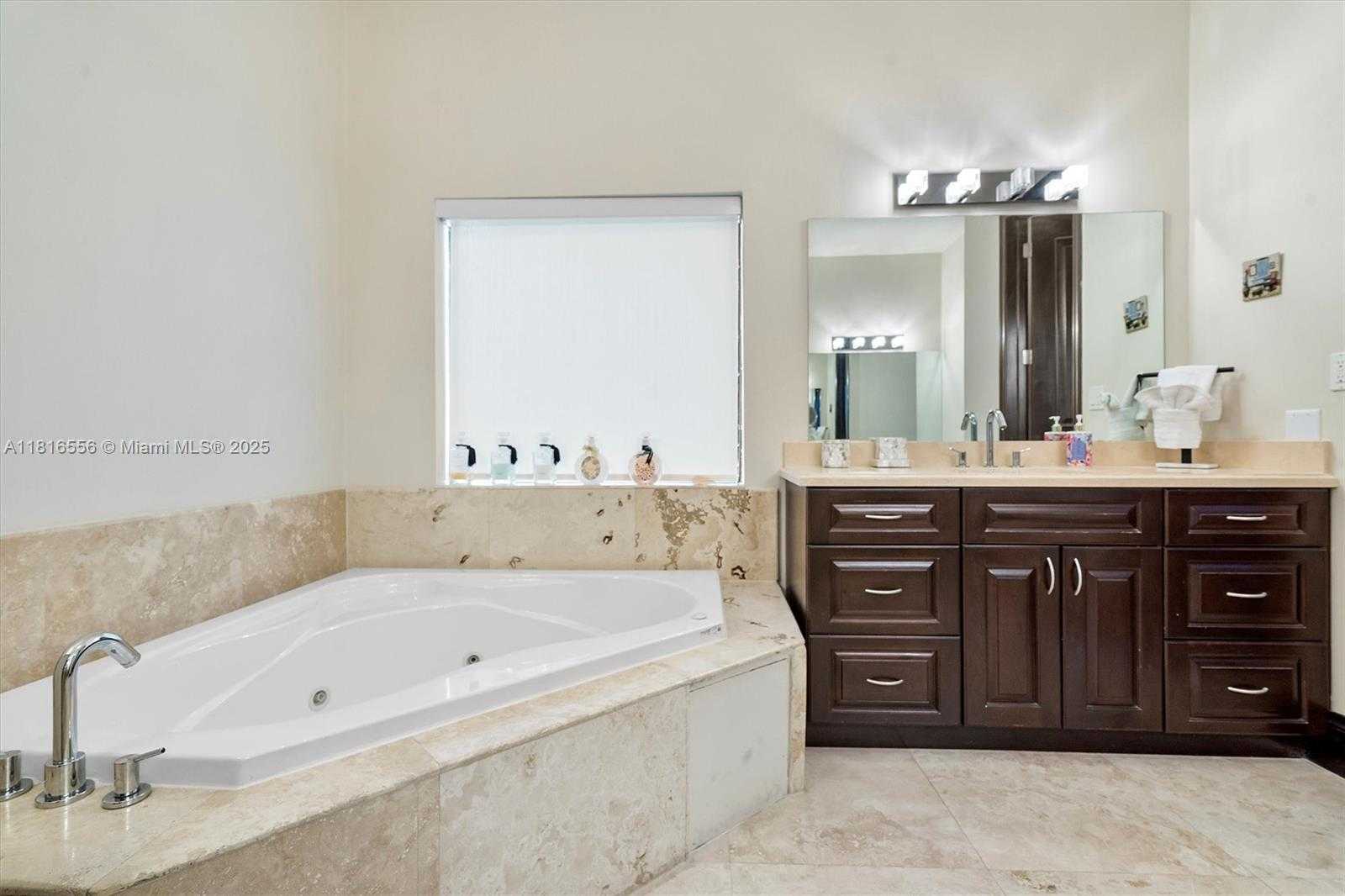 Small Image of 18825 NORTH BAY RD, Sunny Isles Beach Number 45
