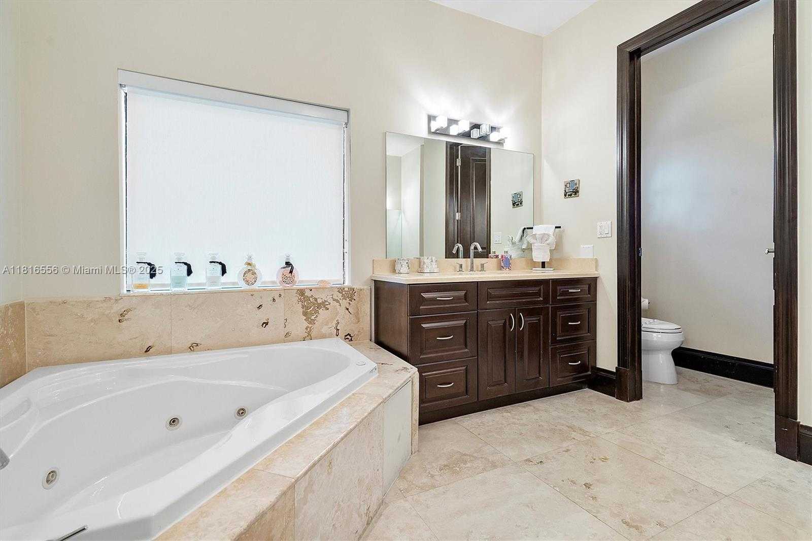 Small Image of 18825 NORTH BAY RD, Sunny Isles Beach Number 46