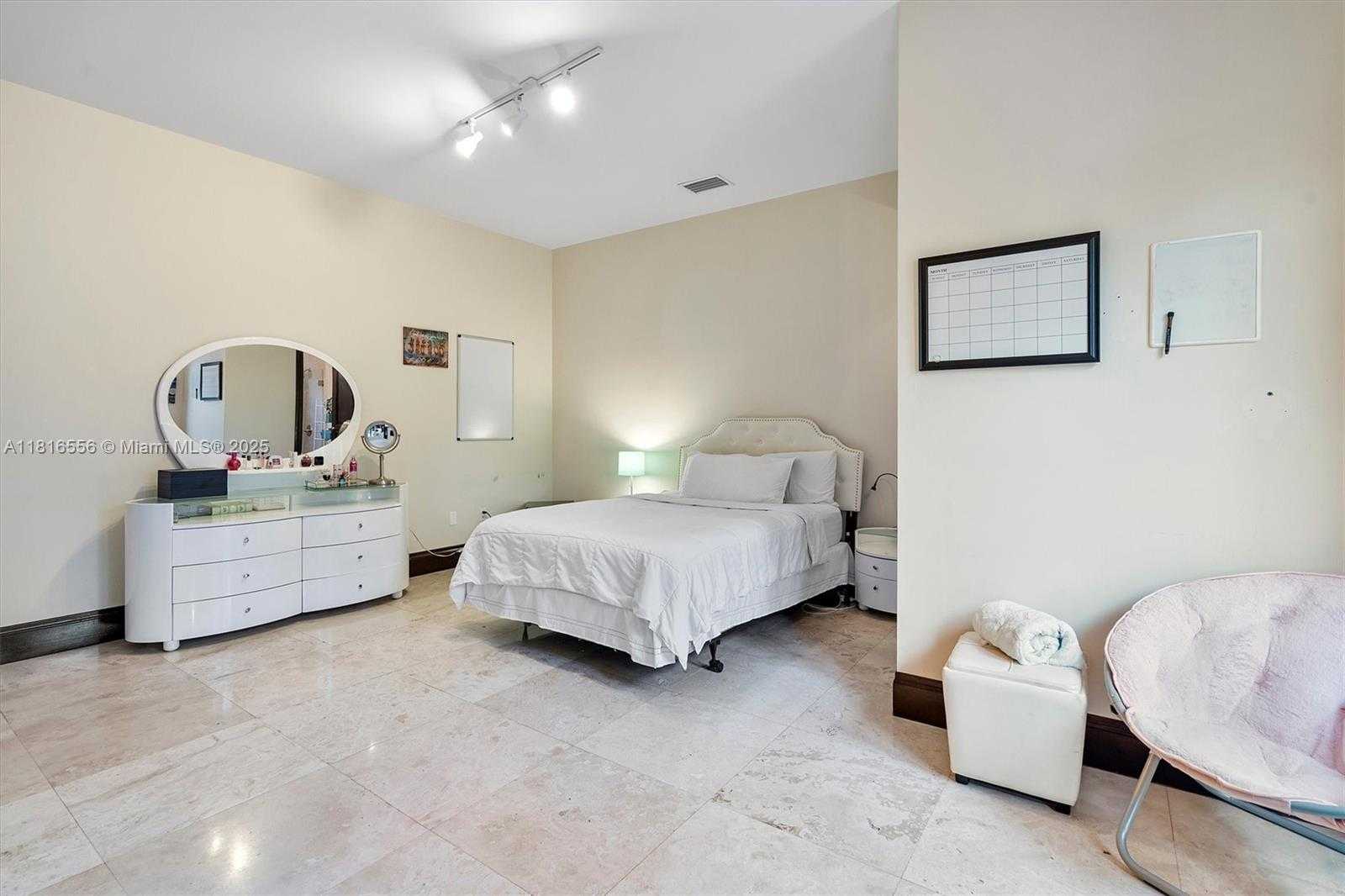 Small Image of 18825 NORTH BAY RD, Sunny Isles Beach Number 50