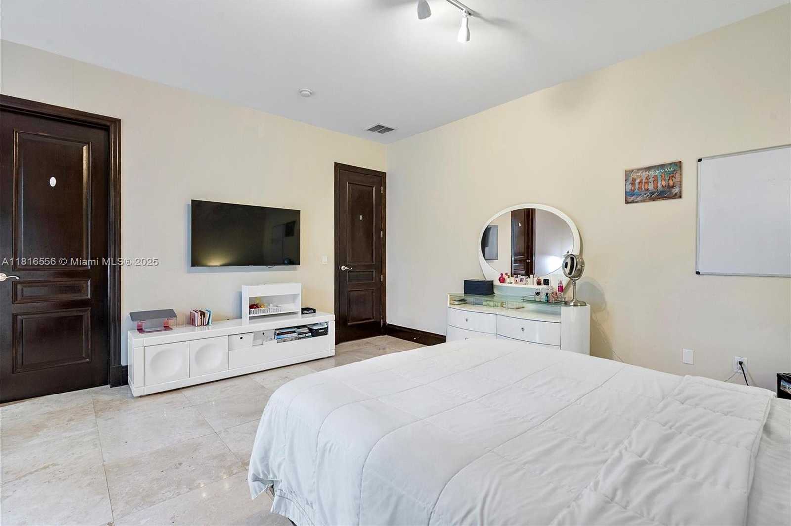 Small Image of 18825 NORTH BAY RD, Sunny Isles Beach Number 52