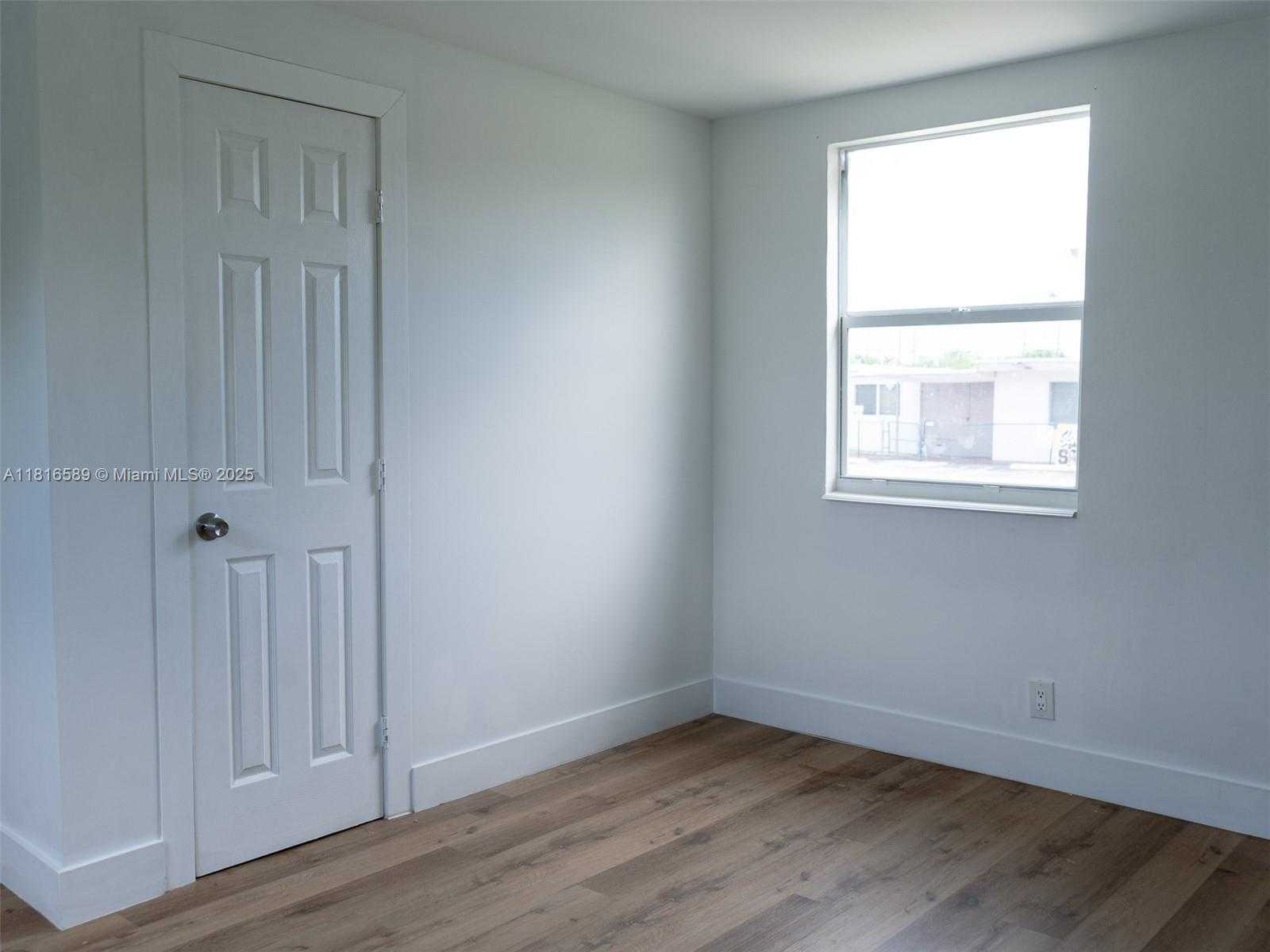 Small Image of 3613 SOUTH WEST 12TH PL, Fort Lauderdale Number 18