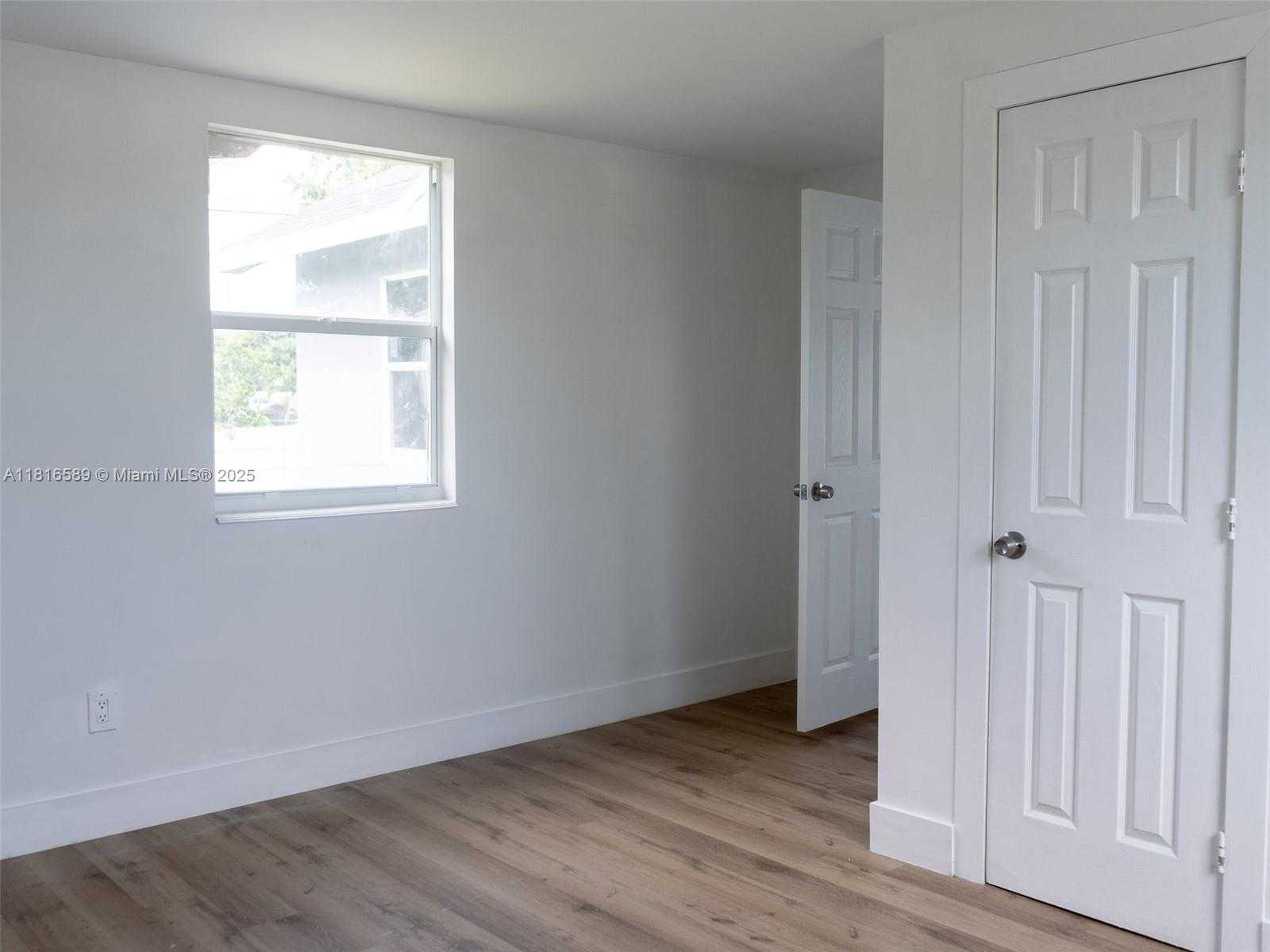 Small Image of 3613 SOUTH WEST 12TH PL, Fort Lauderdale Number 20