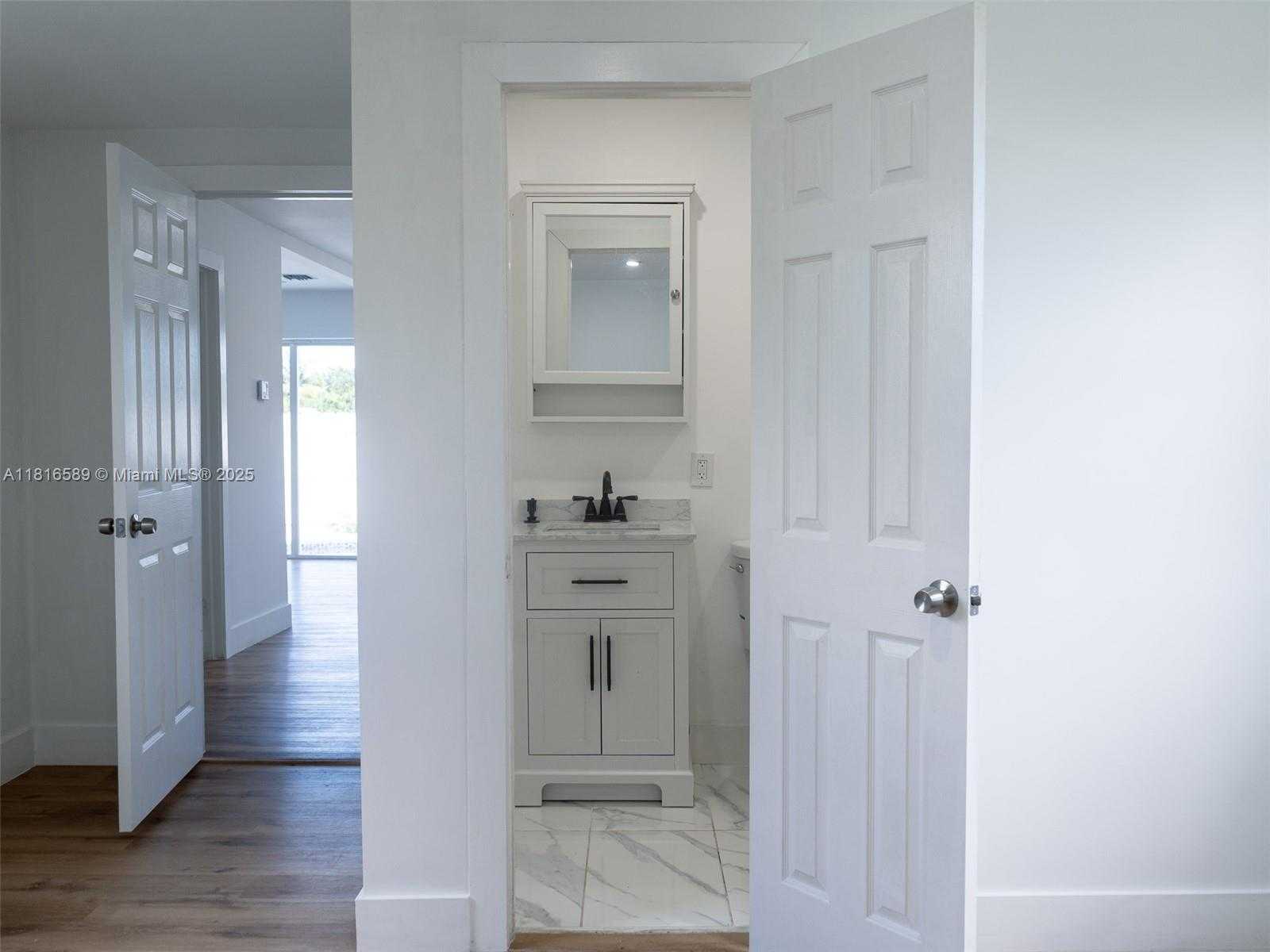 Small Image of 3613 SOUTH WEST 12TH PL, Fort Lauderdale Number 21