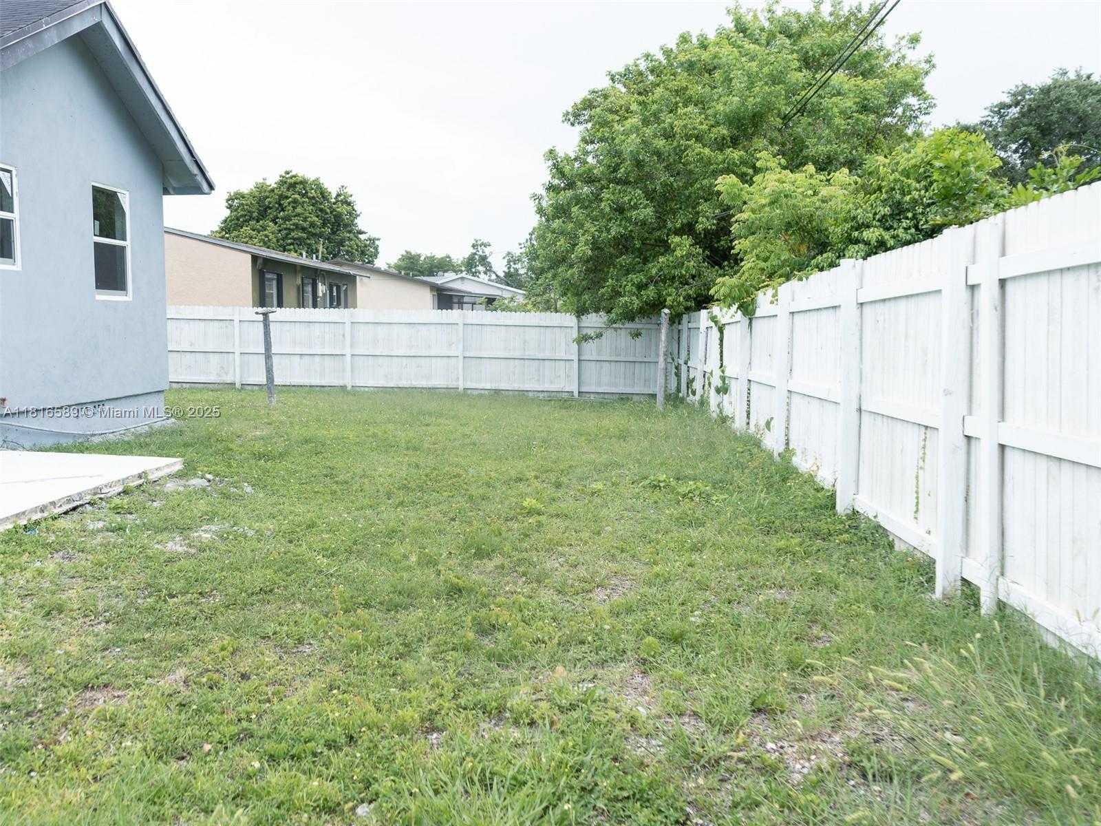 Small Image of 3613 SOUTH WEST 12TH PL, Fort Lauderdale Number 23