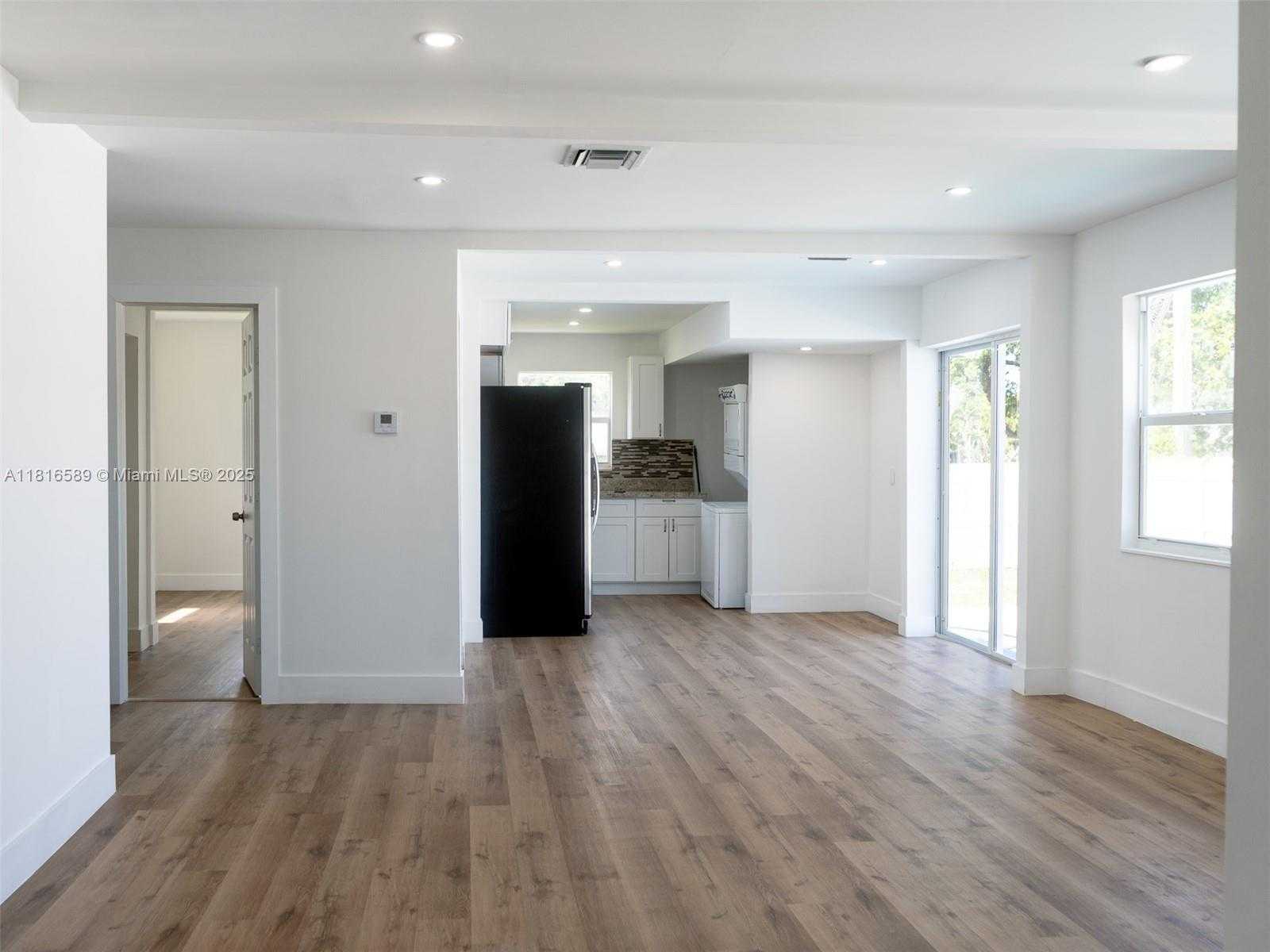 Small Image of 3613 SOUTH WEST 12TH PL, Fort Lauderdale Number 4