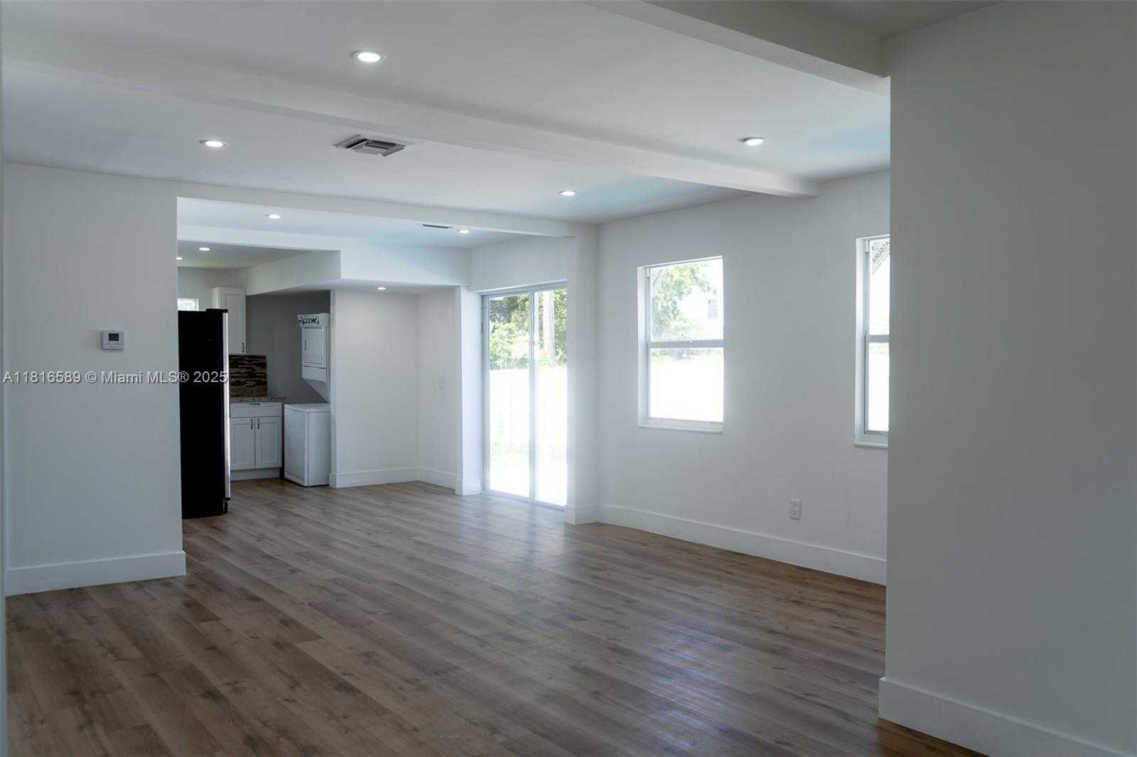 Small Image of 3613 SOUTH WEST 12TH PL, Fort Lauderdale Number 5