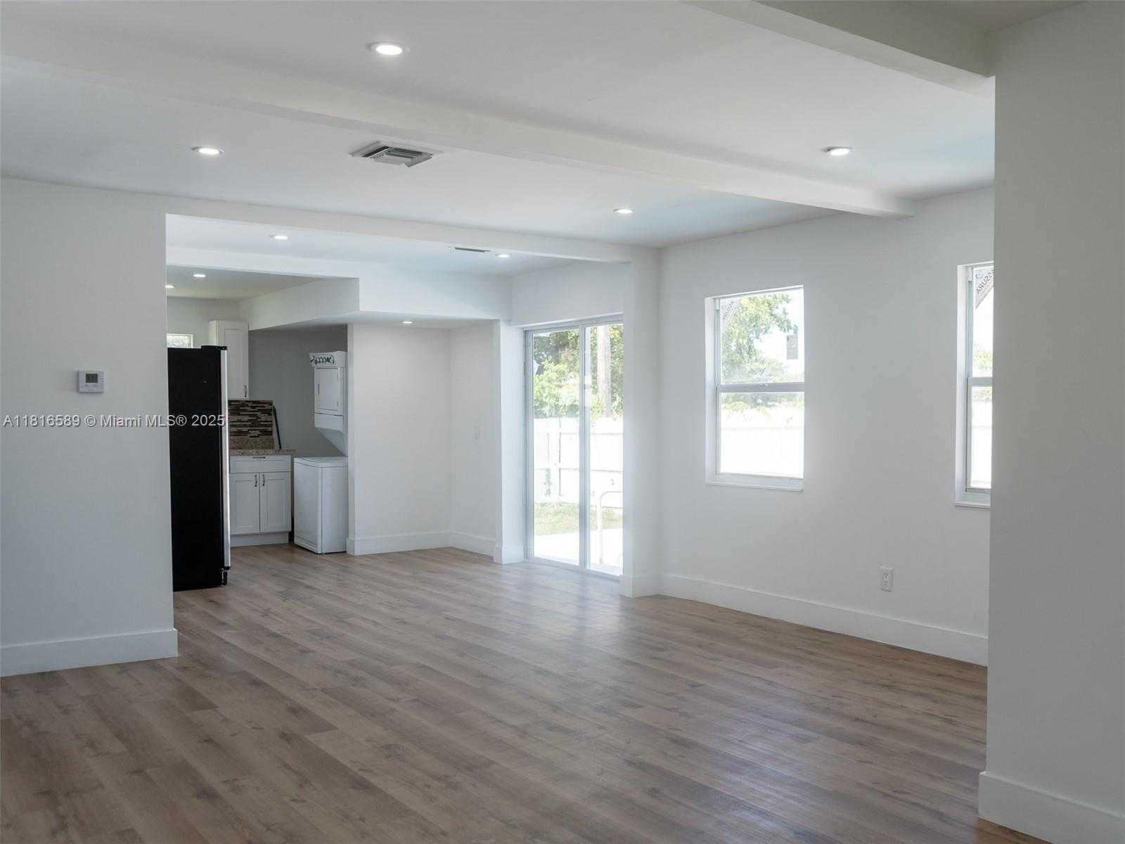 Small Image of 3613 SOUTH WEST 12TH PL, Fort Lauderdale Number 6