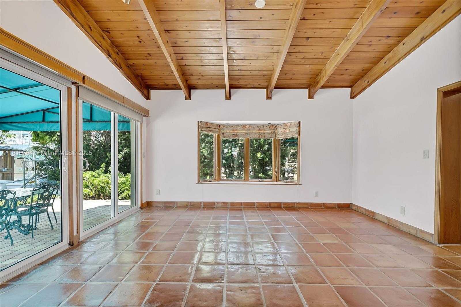 Small Image of 325 BONTONA AVE, Fort Lauderdale Number 5