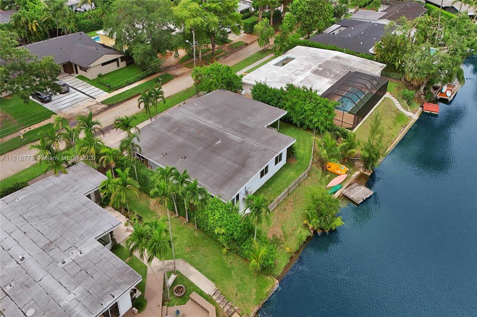 Small Image of 2050 NORTH EAST 196TH TER, North Miami Beach Number 10