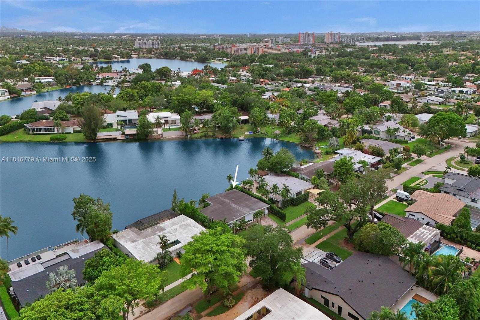 Small Image of 2050 NORTH EAST 196TH TER, North Miami Beach Number 13