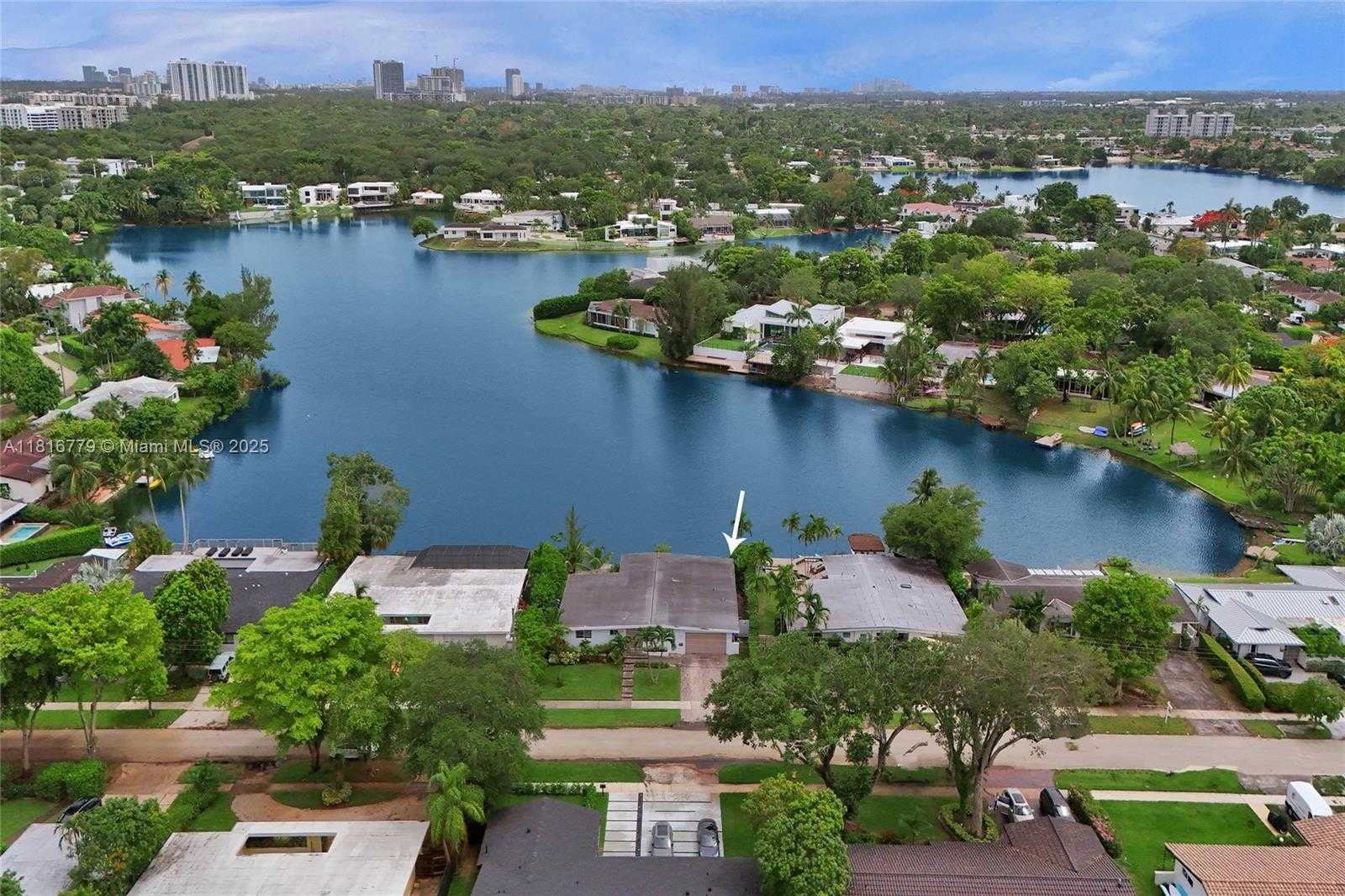 Small Image of 2050 NORTH EAST 196TH TER, North Miami Beach Number 14