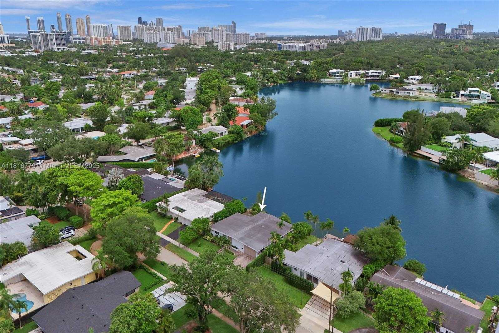 Small Image of 2050 NORTH EAST 196TH TER, North Miami Beach Number 15