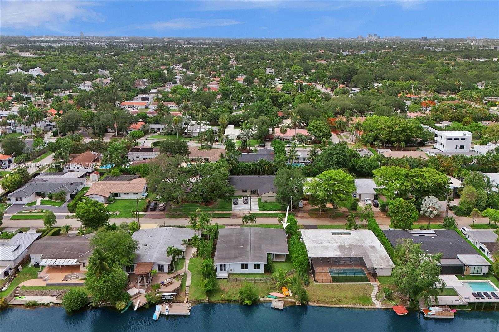 Small Image of 2050 NORTH EAST 196TH TER, North Miami Beach Number 17