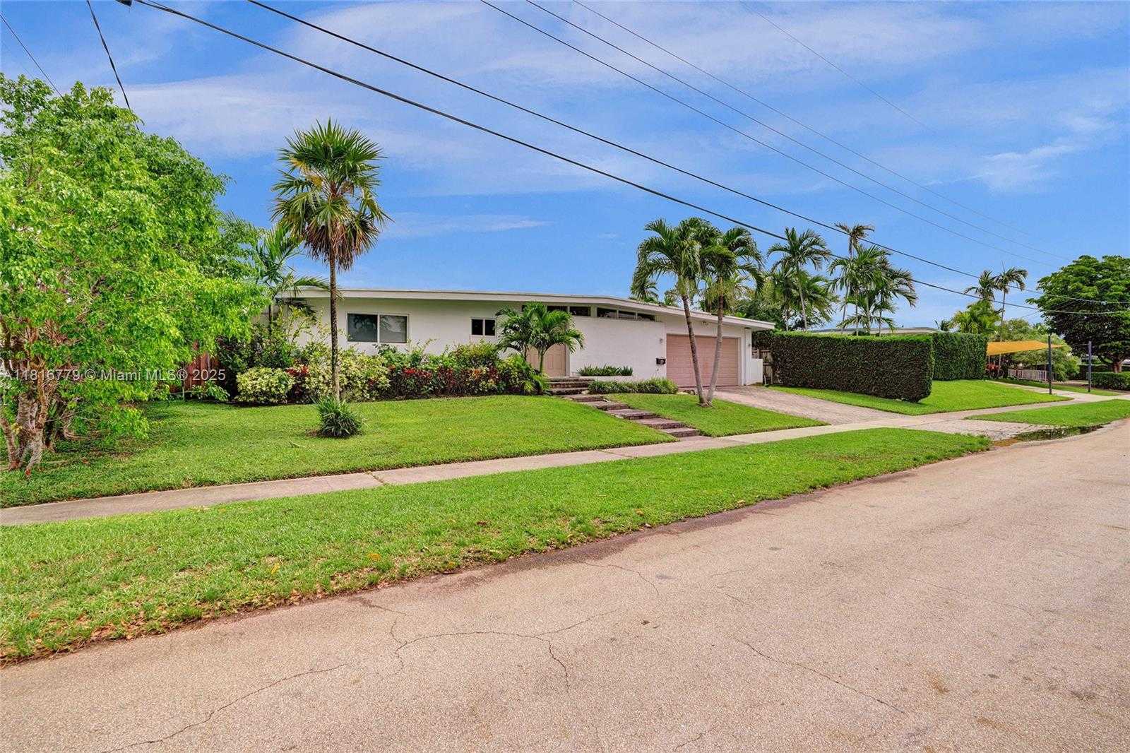 Small Image of 2050 NORTH EAST 196TH TER, North Miami Beach Number 20
