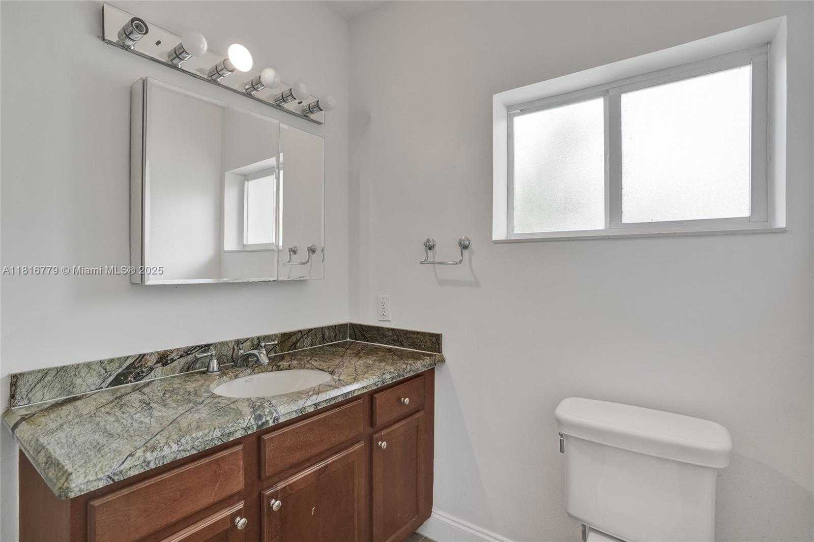 Small Image of 2050 NORTH EAST 196TH TER, North Miami Beach Number 25